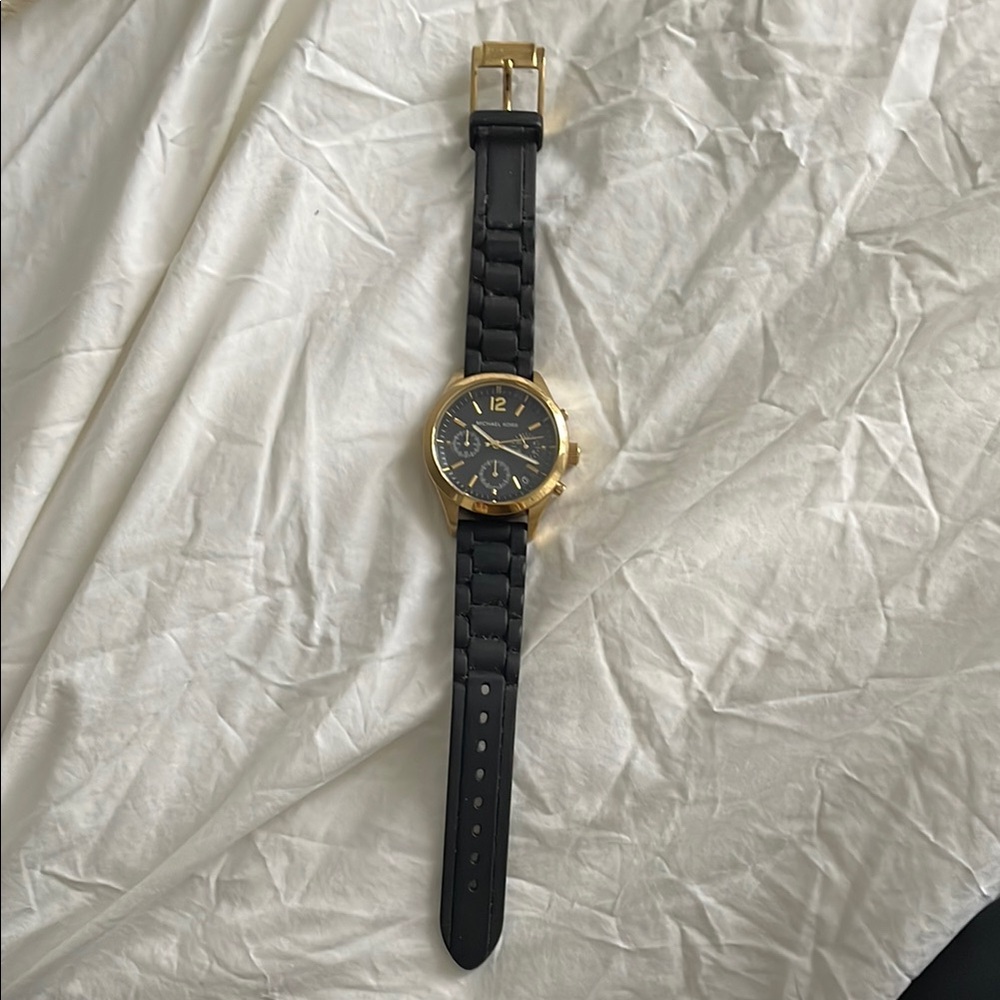 Stylish Gold and Black Wristwatch